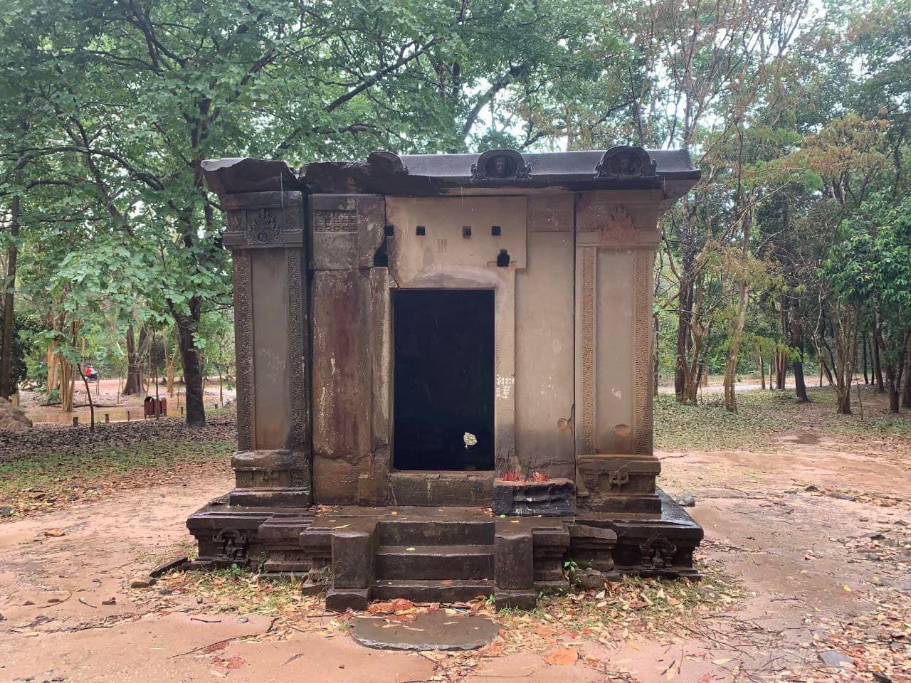 The Asram Moha Russei was built from sandstone and is currently in a dilapidated state. CULTURE MINISTRY