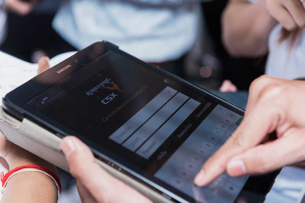 Fundamental and technical analysis are two recognisable methods to evaluate the value of a stock. SUPPLIED