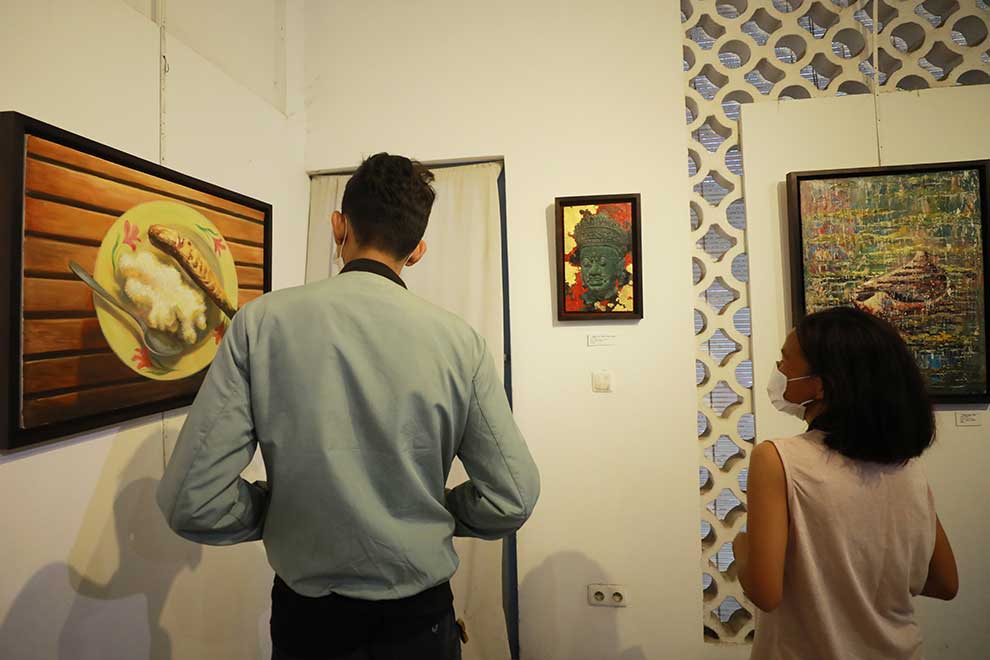 The artists involved work in a variety of mediums including oil and watercolour painting, sculpture and installations.
