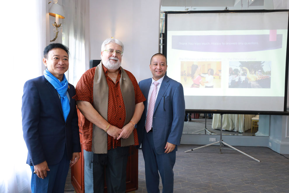 (From left to right) Princess Buppha Devi Dance School director Prince Sisowath Tesso, Ambassador Julio Jeldres and Prince Sisowath Veakchiravuddh, president of the Princess Buppha Devi Association.