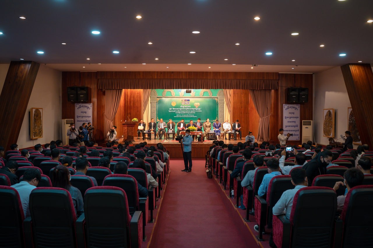 Five language specialists held a workshop with the theme Distortions in the Current Use of the Khmer Language on September 8. CULTURE MIINSTY