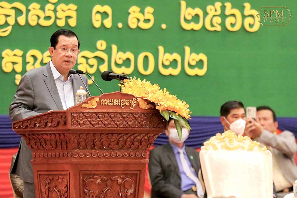 Prime Minister Hun Sen presides over the graduation ceremony for Vanda Institute students on October 3. SPM