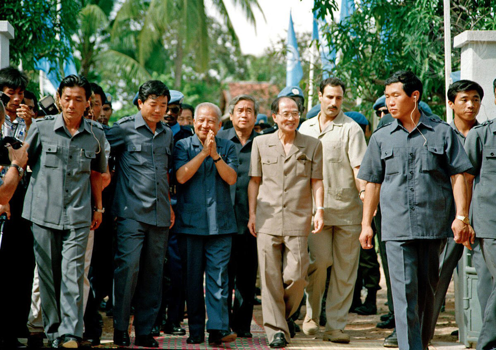 King Norodom Sihanouk and Akashi Yasushi, UN Representative for UNTAC. Japan has played an active role in building peace in Cambodia. UN