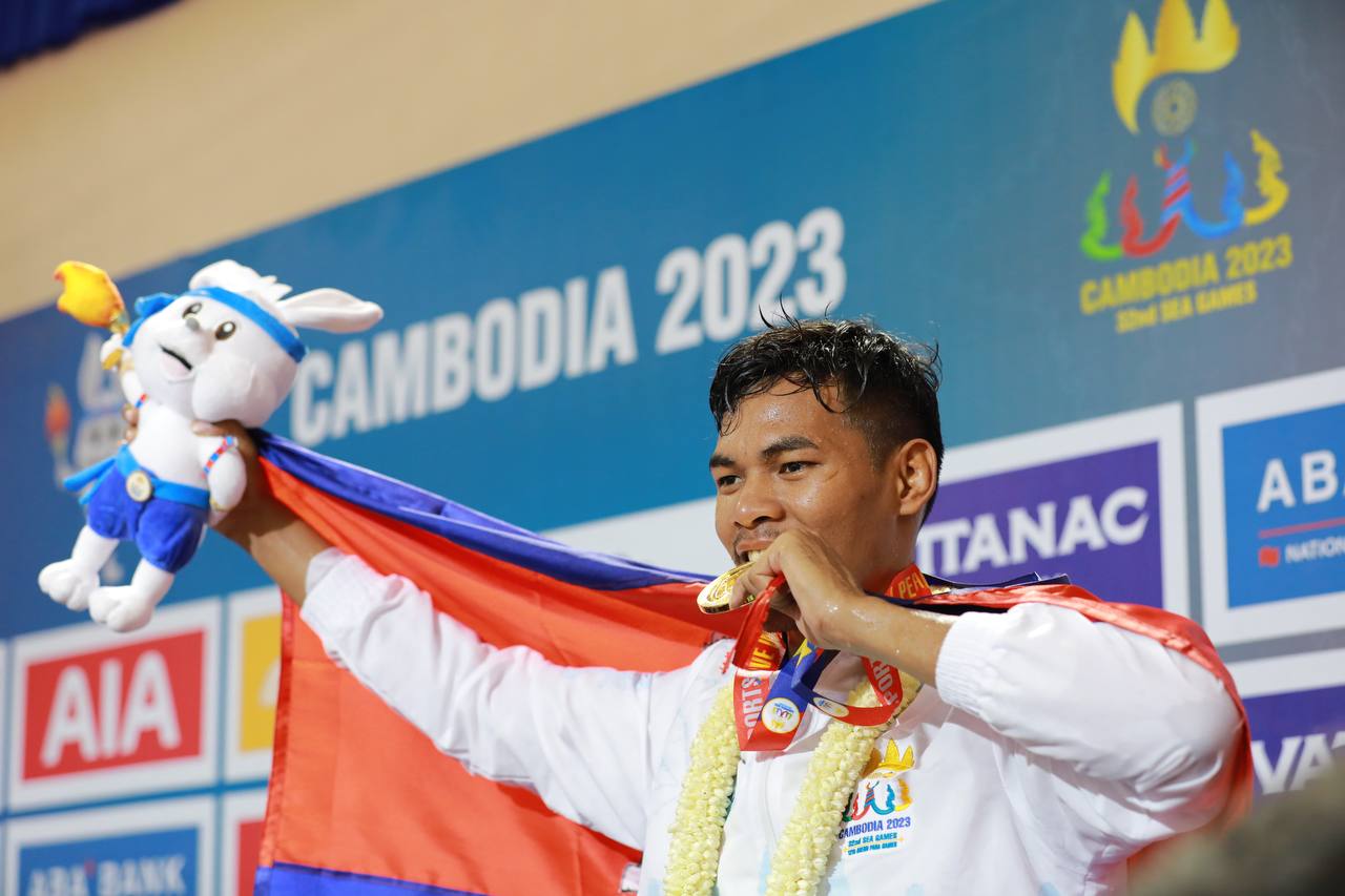 Lao Chetra won gold medals.