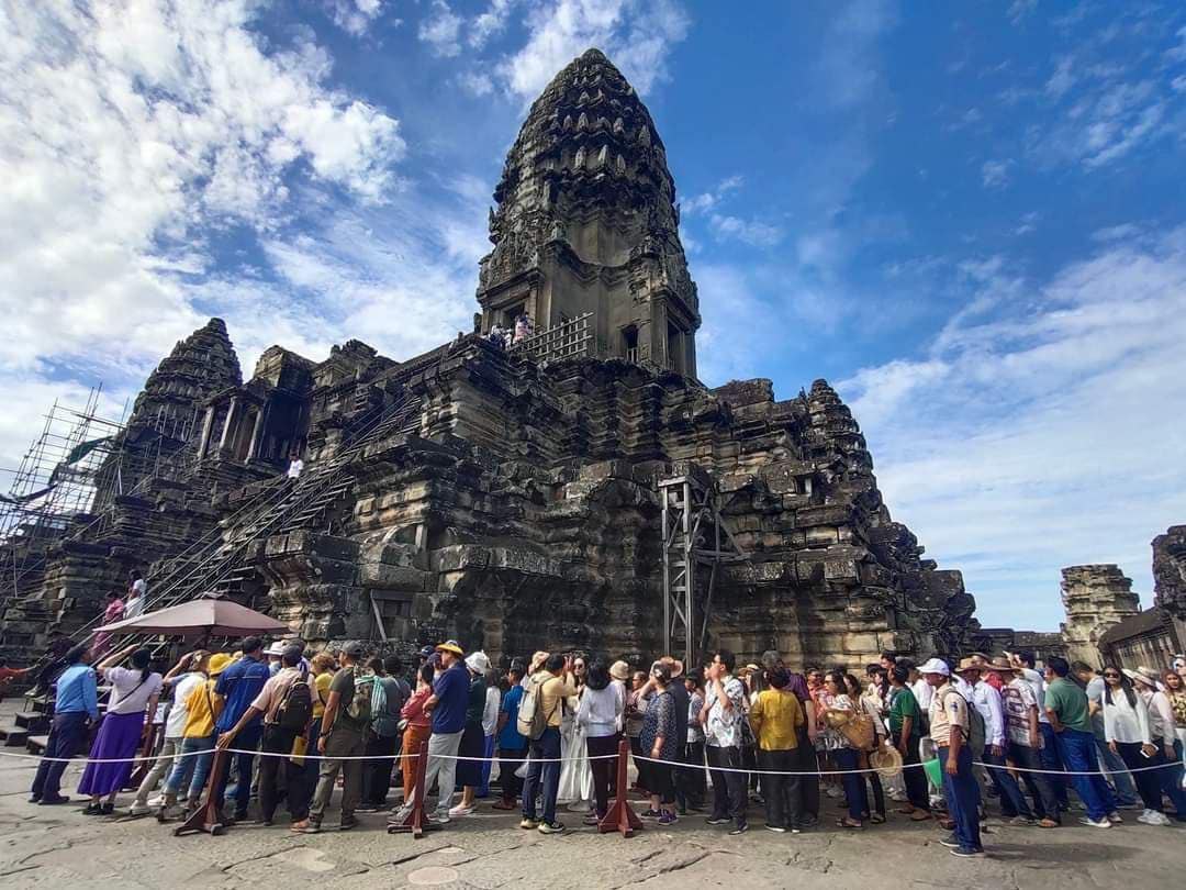 Local and international tourists visited Angkor Wat temple on November 26. Tourism Ministry