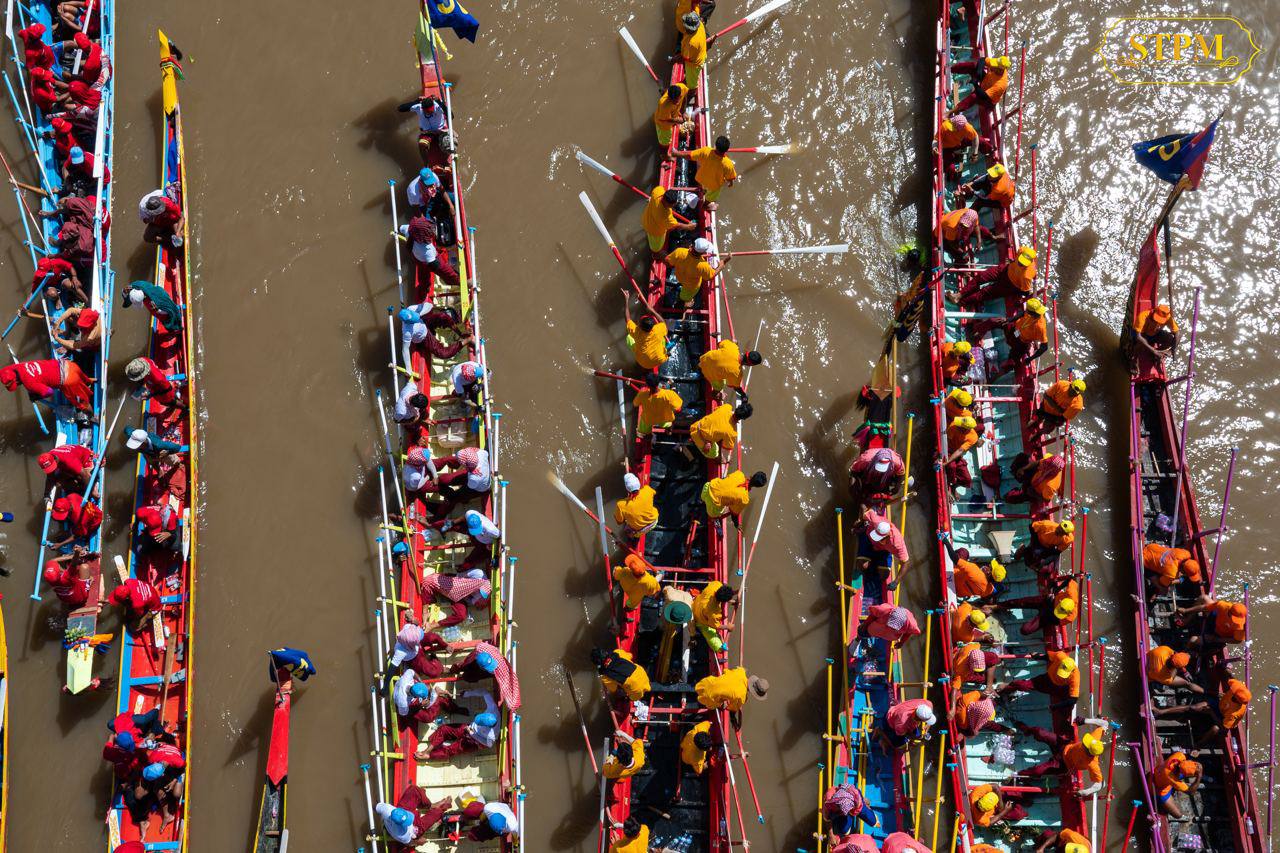 Spectators immerse themselves in boat races on the second day of Phnom Penh's Water Festival on November 27. STPM