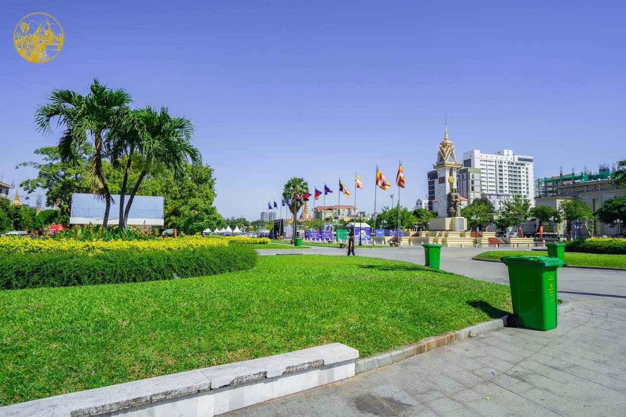 The view of some streets in Phnom Penh during the Water Festival. Phnom Penh Administration