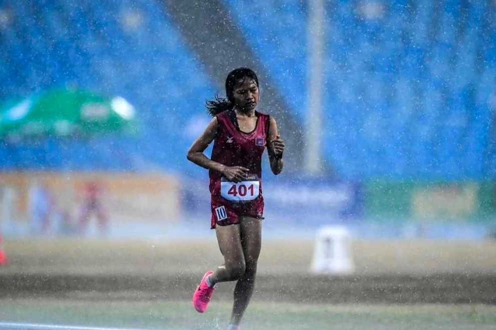 Bou Samnang captured the hearts of millions, for her gutsy showing in the 5,000m at the 32nd SEA Games. SPM