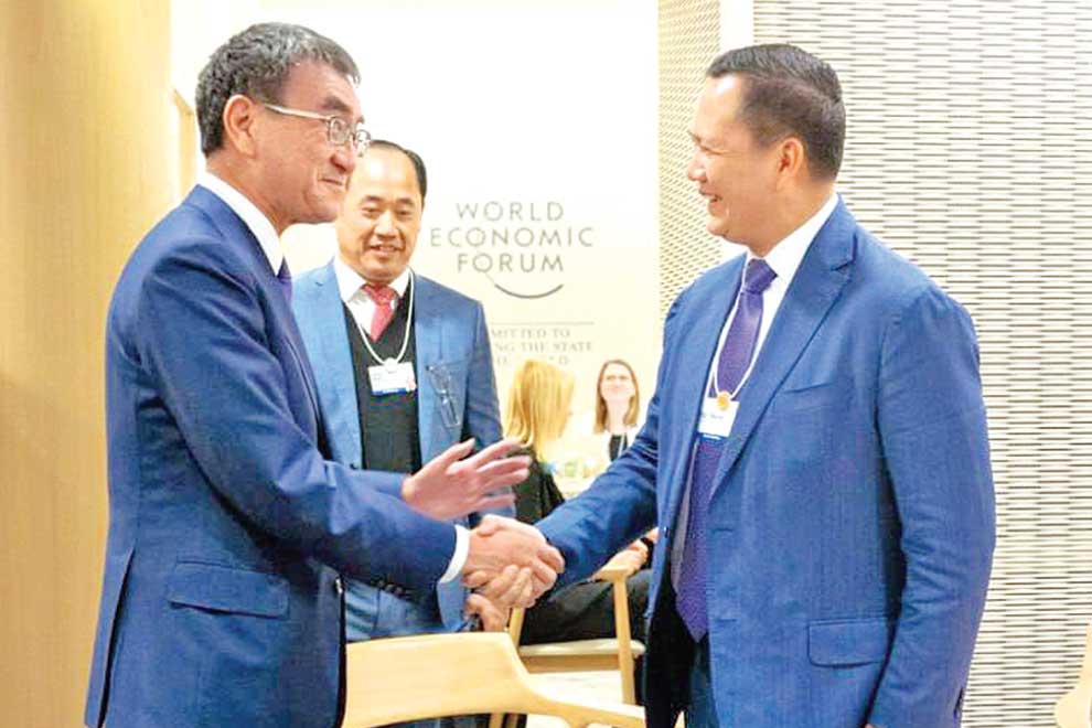 Manet meets Japan’s digital minister Taro Kono (left). STPM
