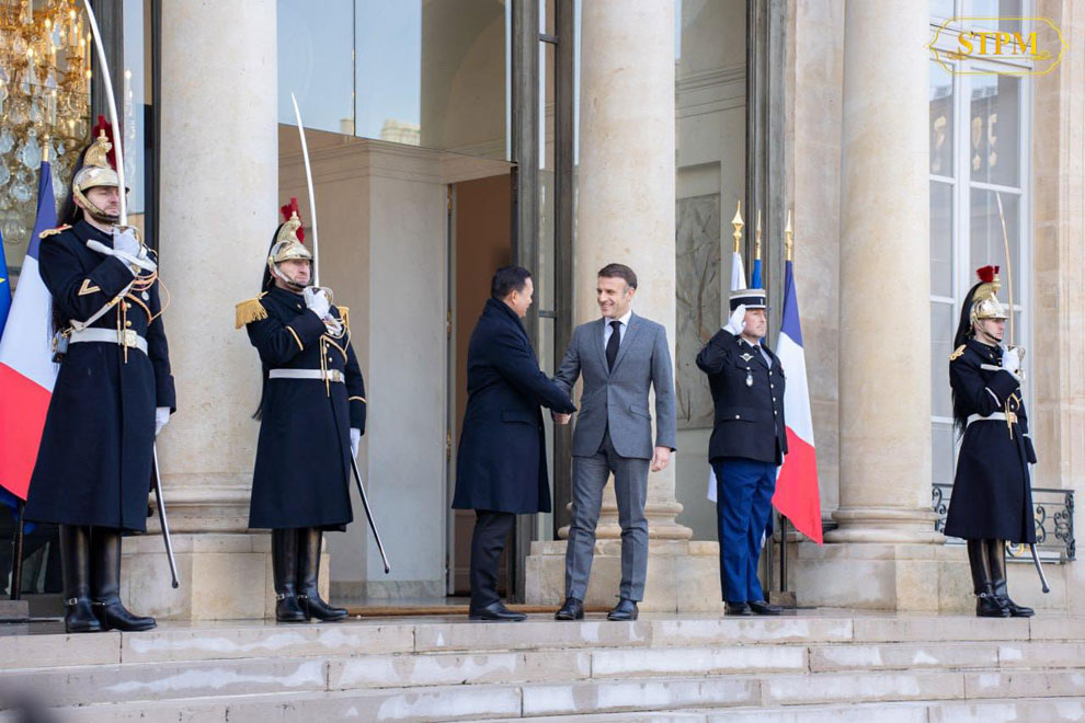 French President Emmanuel Macron (right) and Prime Minister Hun Manet at Élysée Palace in Paris on January 18. STPM