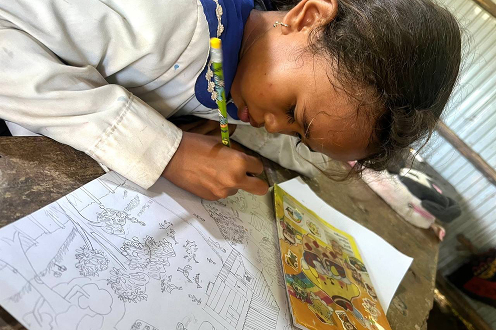 During the first session, children were introduced to the basics of painting, with lessons centred around everyday objects familiar to their rural surroundings. Supplied