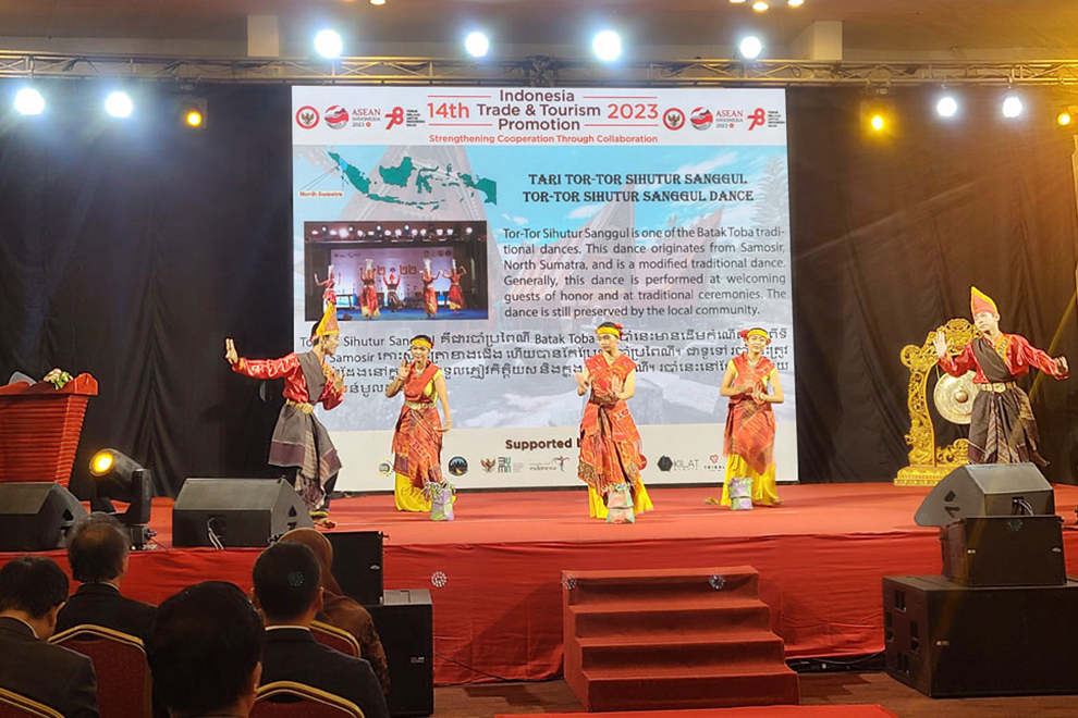 Indonesian dancers perform at the Indonesia Trade and Tourism Promotion (ITTP) on August 3-4, 2023 in Koh Pich. Hong Raksmey