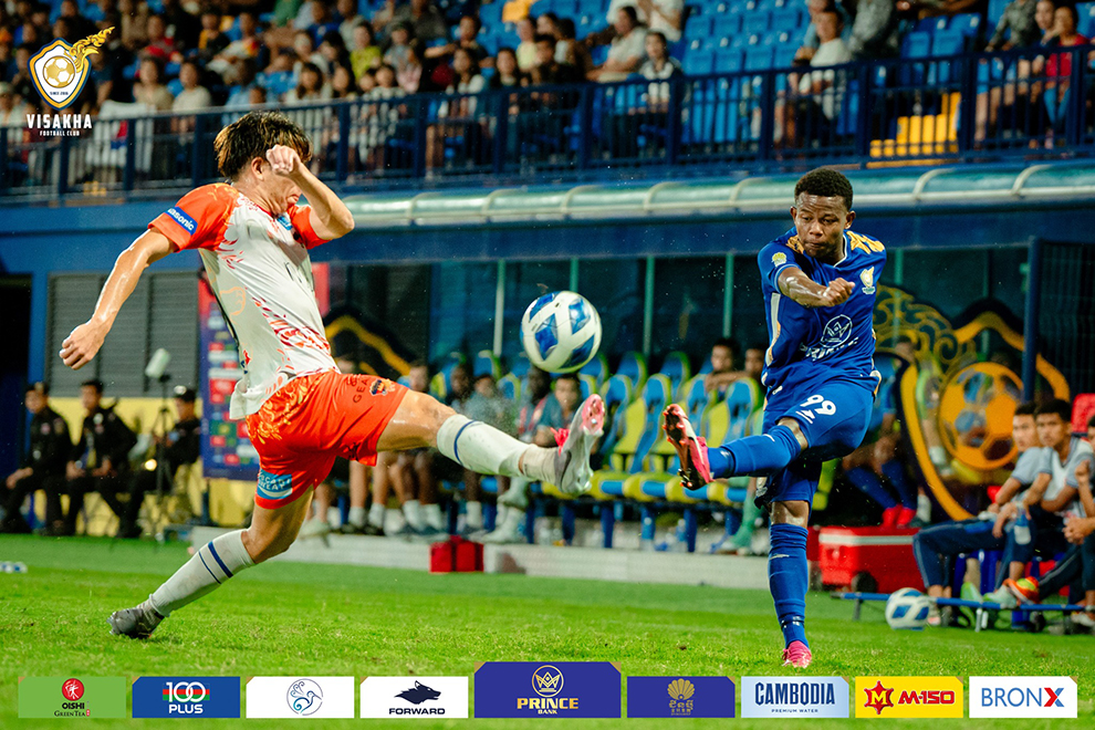 A player from Visakha (in blue) challenges a member of the Angkor Tigers squad for the ball in last Sunday’s match. Visakha won 2-1, ending the tiger’s unbeaten run. Visakha