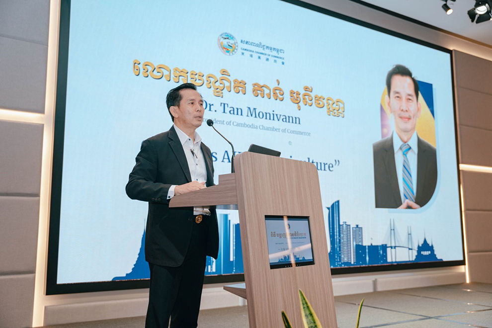 Tan Monivann, vice-president of the Cambodia Chamber of Commerce (CCC), addresses the IDI Investment Roadshow on September 27. Supplied