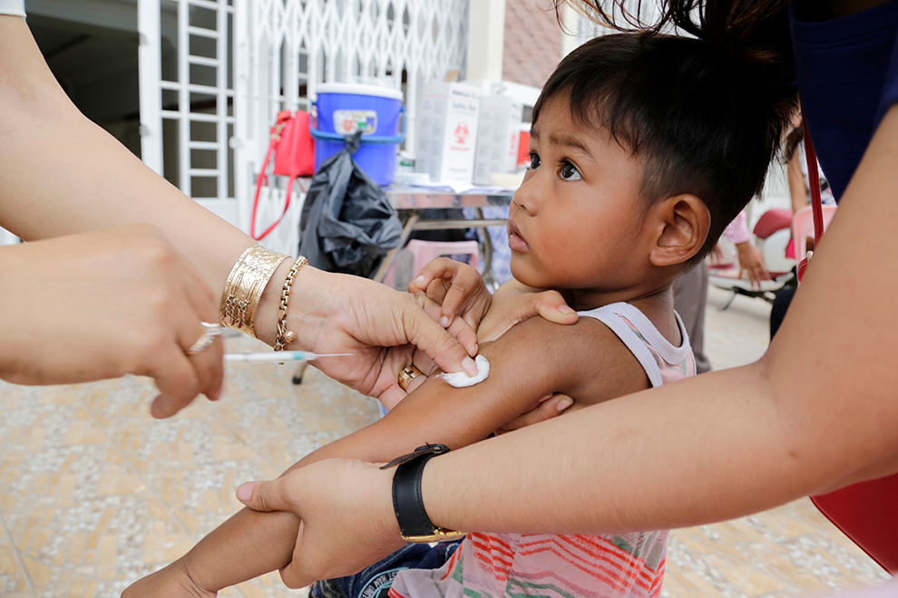 A young boy receives an anti-malaria vaccination in Kakab commune’s Chomkar Ouv Loek village, in the capital’s Por Sen Chey district. Post staff