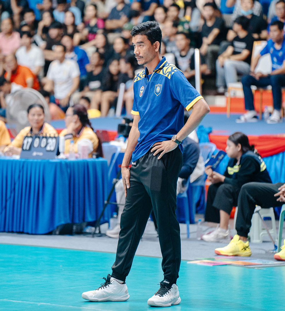 Interior ministry head coach Ou Sophal watches intensely. His squad defeated the Svay Rieng police team 3-1. CVF