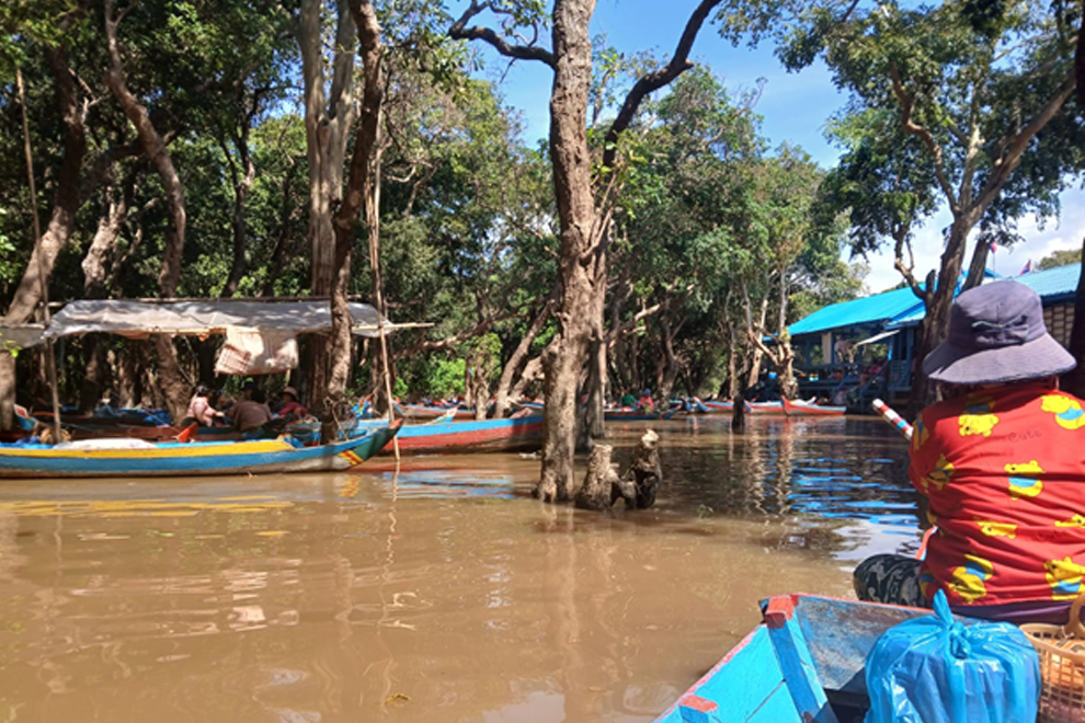 Tim takes a boat trip to Kampong Phluk floating village on the Tonle Sap Lake, near Siem Reap province. Tim