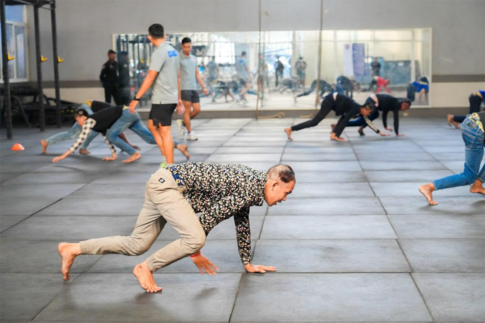 The young offenders were also forced to perform physical exercises by the officers. Phnom Penh military police