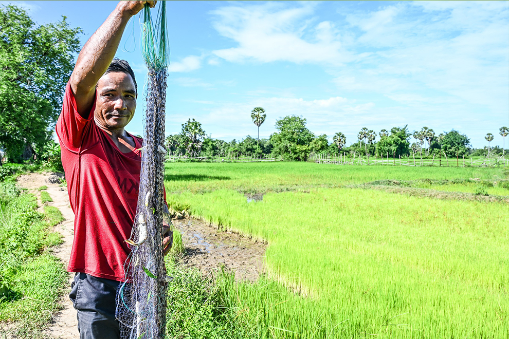 Local communities gain more fish yield from the Sleng fishway, as it allows fish to return to their spawning grounds. ACIAR
