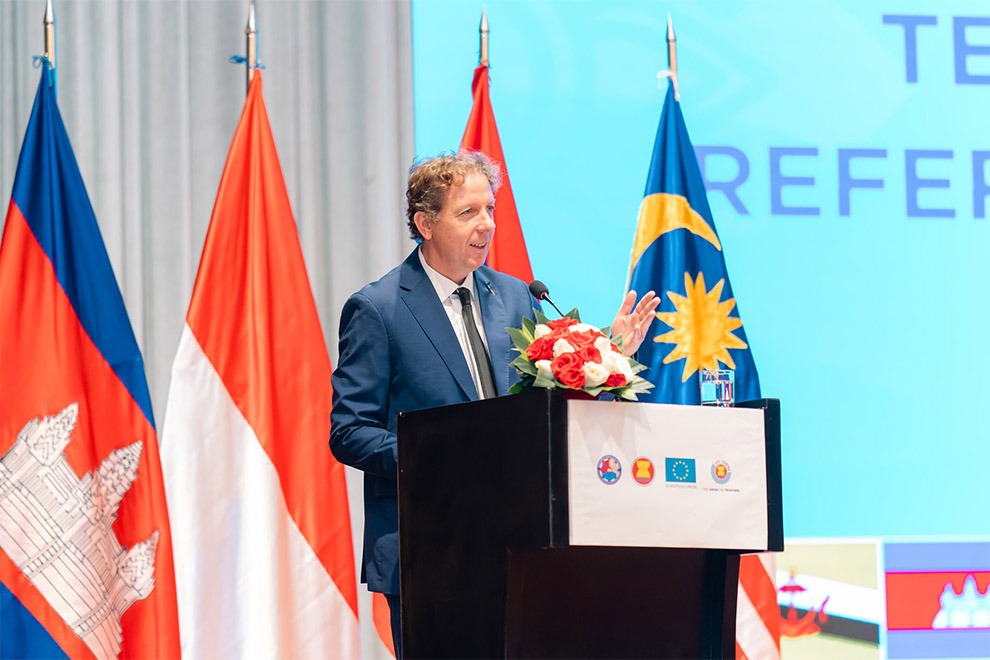 EU ambassador Igor Driesmans delivers his remarks to the final exercise planning team. Supplied