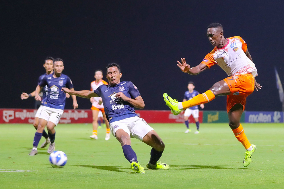 vay Rieng dominated Angkor Tigers, scoring five goals. They did not have it all their own way, with the Tigers finding the net twice. CPL