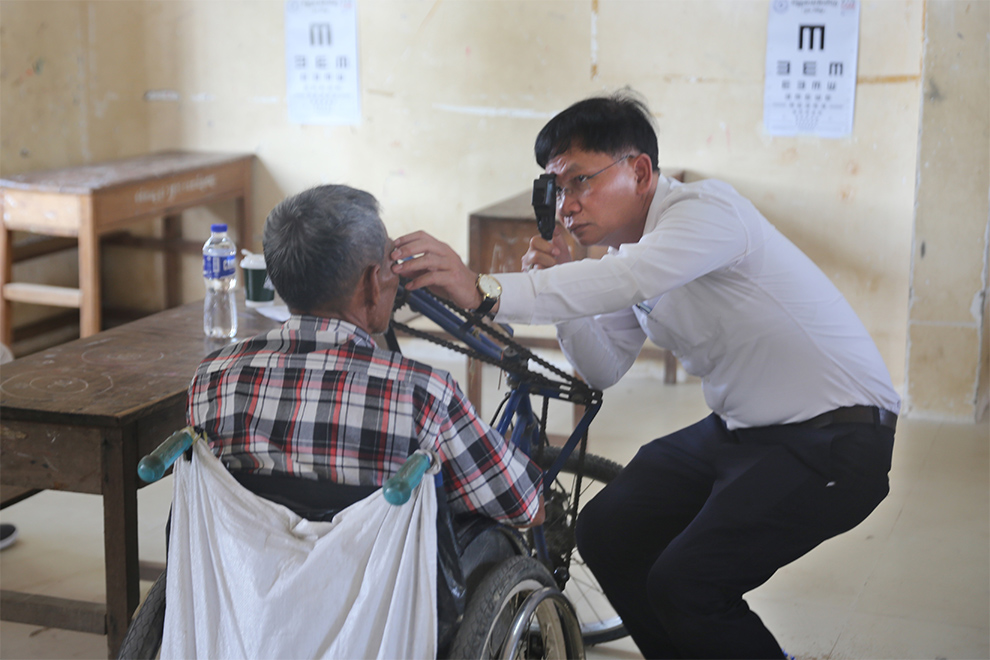 A man living with a disability has his eyes examined in Dangkor district on March 2. Hong Raksmey