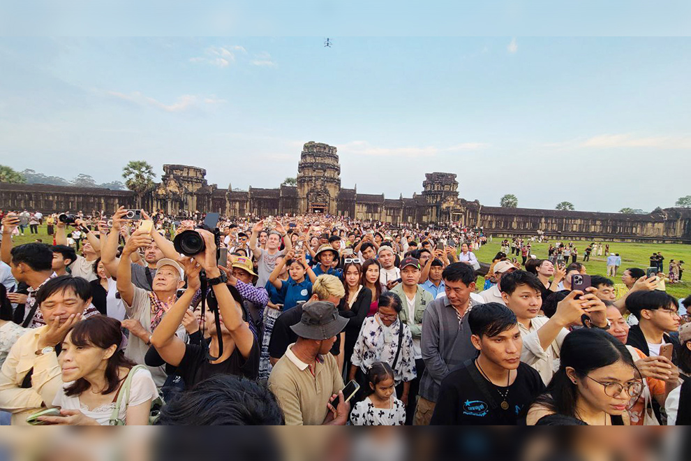 The autumn equinox of September 21-23, 2024, drew 38,236 wowed guests. Hong Raksmey