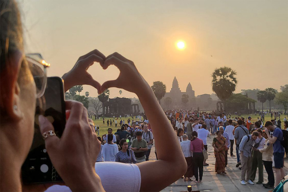 In March 2023, 8,726 visitors gathered at Angkor Wat to witness the spring equinox sunrise. Hong Raksmey