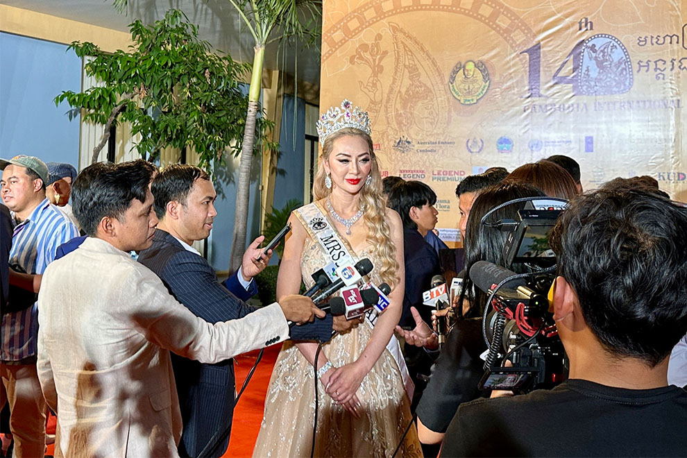 14th CIFF Goodwill Ambassador Sophy Odom speaks to the media at the opening ceremony. Thenh Rithy