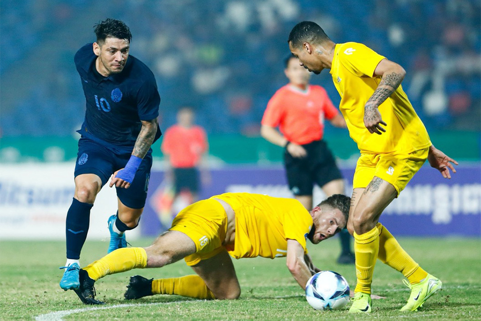 The Cambodian national team (in blue) were defeated 2-1 by Aruba at the Olympic National Stadium last night. CPL/FFC