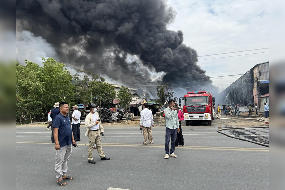 The authorities dispatched 43 appliances to the scene, with the fire finally extinguished at 2pm. Ang Snoul district police