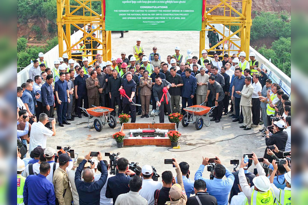 Sun Chanthol, first vice-chairman of the Council for the Development of Cambodia, and transport minister Peng Ponea pour the final concrete to complete the bridge and connect it to the national road network on April 8. Transport ministry