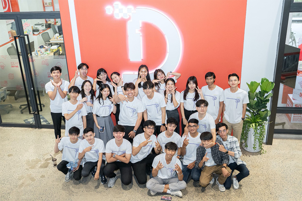 At the MVP Demo Day, six teams — each comprising five members — presented their projects, which ranged from innovative mobile apps to platforms promoting sustainability. Supplied