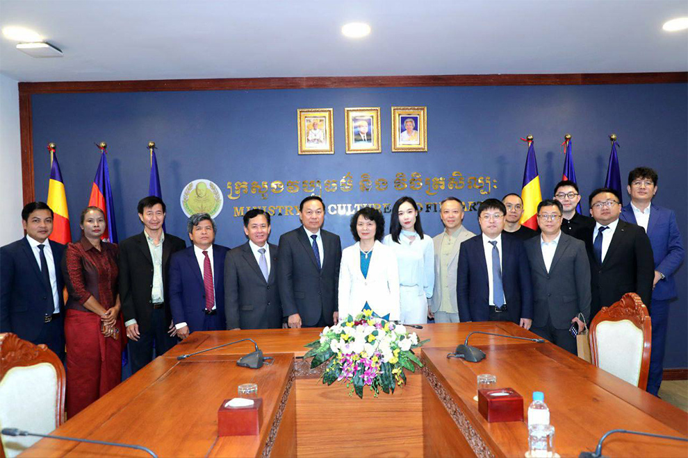 Culture ministry secretary of state Hap Touch and a Chinese delegation signed a memorandum of understanding (MoU) to strengthen bilateral cooperation in the film sector. Supplied