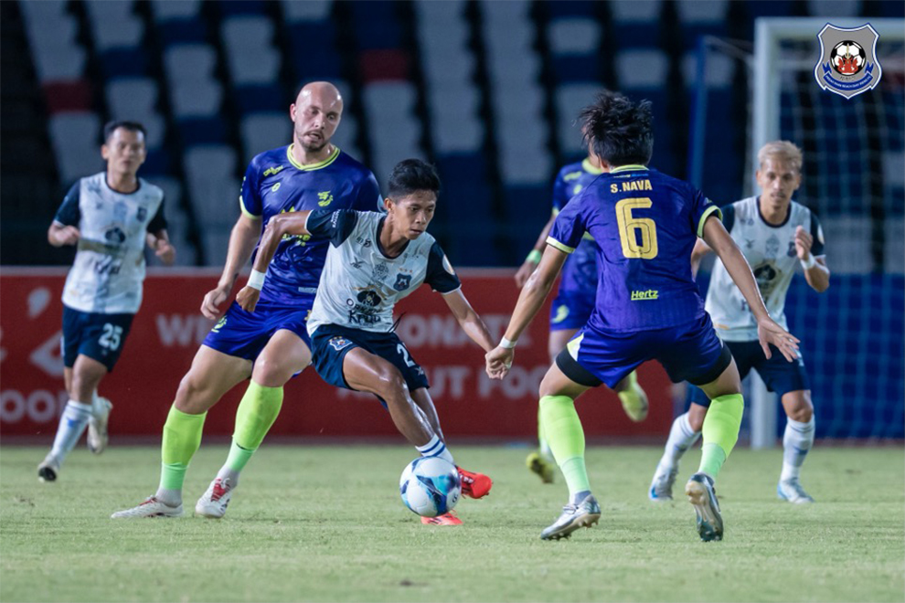 Svay Rieng (in white) defeated Boeung Ket 1-0 in the first leg of their Hun Sen Cup semifinal on April 23. Svay Rieng