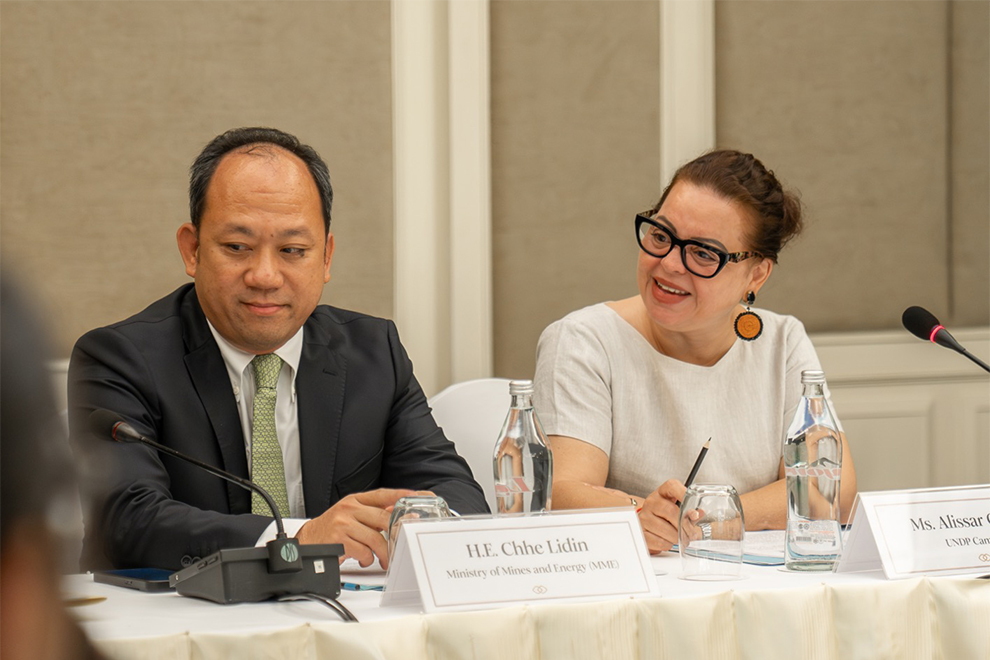 Energy ministry undersecretary of state Chhe Lidin (left) and UNDP resident representative Alissar Chaker, during the April 28 launch of the new project. UNDP