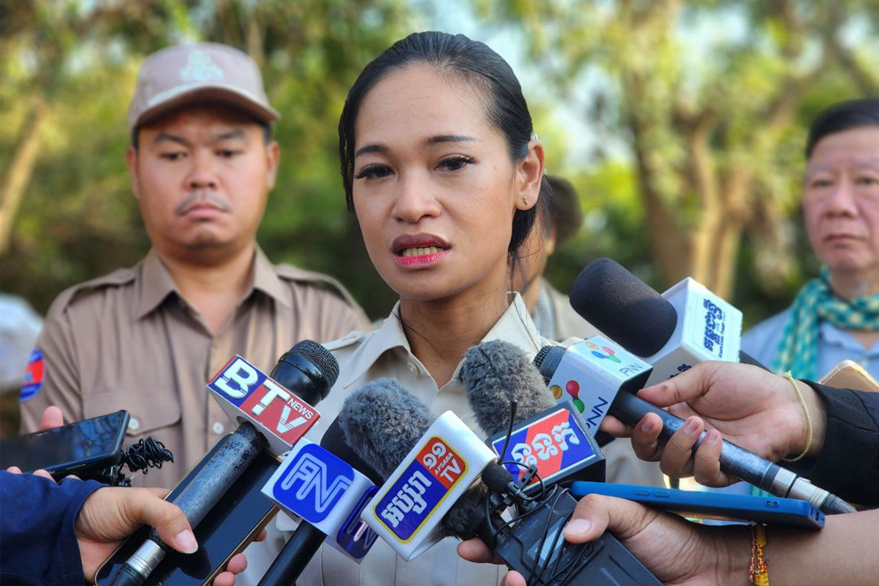 Agriculture ministry undersecretary of state Im Rachana speaks to the media during the visit. Agriculture ministry/FAO
