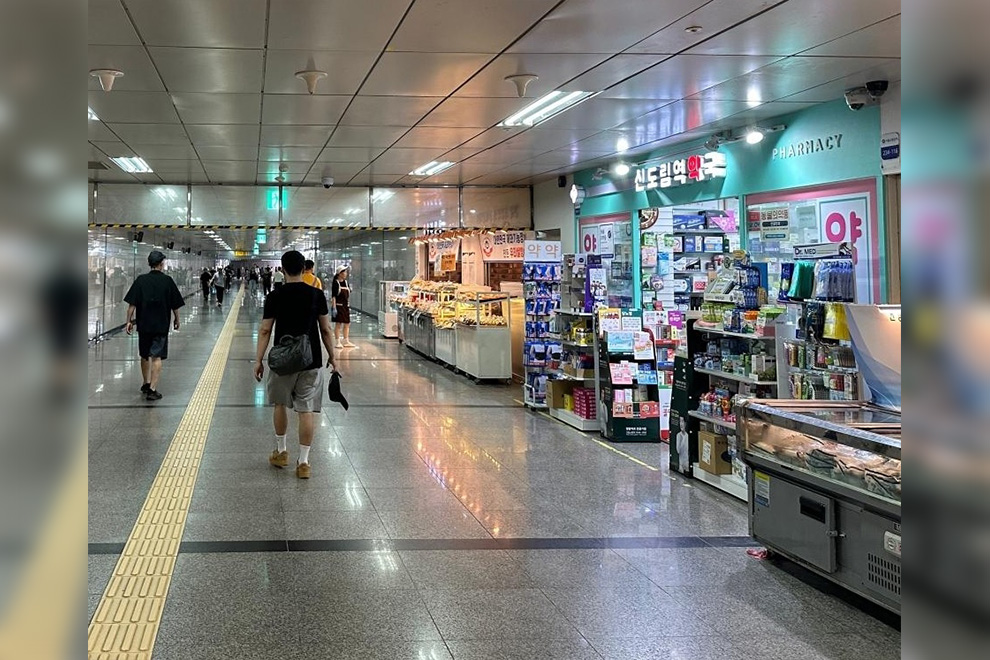 A pharmacy located inside Sindorim Station in Seoul. PHOTO: SEOUL METRO/THE KOREA HERALD