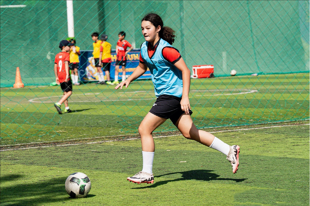 Registration is open to all footballers aged 10 to 14. Elite Coaching