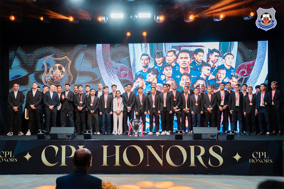 Preah Khan Reach Svay Rieng pose for a picture with the CPL trophy and gold medals at the CPL Honors ceremony last night. Svay Rieng