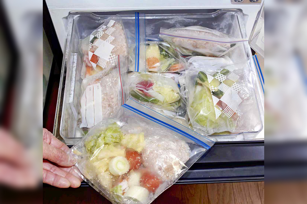 Packs of single-serving frozen food contain 100 grams of vegetables and 50 grams of protein-rich foods each. PHOTO: THE YOMIURI SHIMBUN