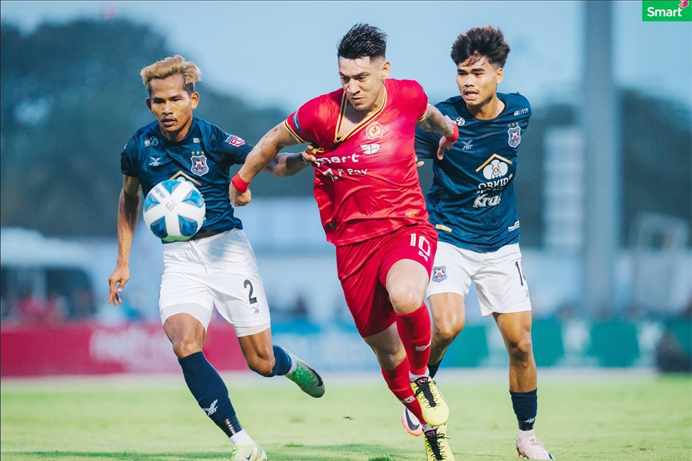 Phnom Penh Crown (in Red) and Preah Khan Reach Svay Rieng (in blue) have both qualified for next season’s AFC Champions League Two, Asia's second-tier club competition. Crown FC