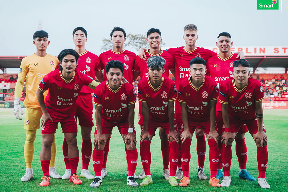 Nieto Rondon (back row from right), Jelle Goselink, Javier Gayoso, Takaki Ose, Park Yi-Young and Yudai Ogawa (front row from left) when they played together Phnom Penh Crown in the past. Crown FC