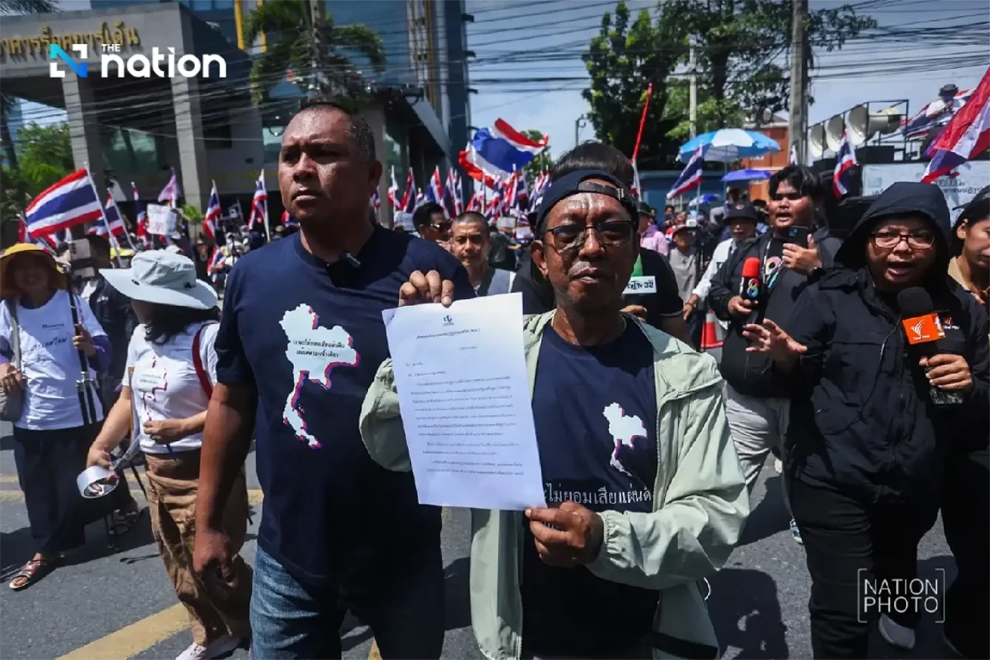 A group of protesters identifying themselves as the ‘Students and People’s Network for Reforming Thailand’ assembled across the street from the Cambodian Embassy. The Nation/ANN