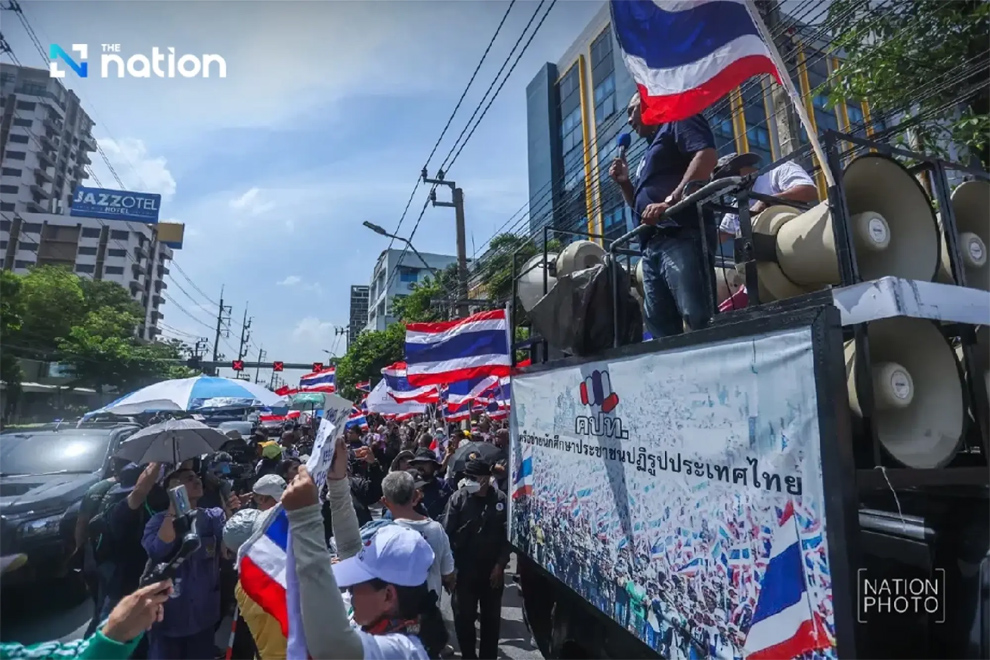 A group of protesters identifying themselves as the ‘Students and People’s Network for Reforming Thailand’ assembled across the street from the Cambodian Embassy. The Nation/ANN