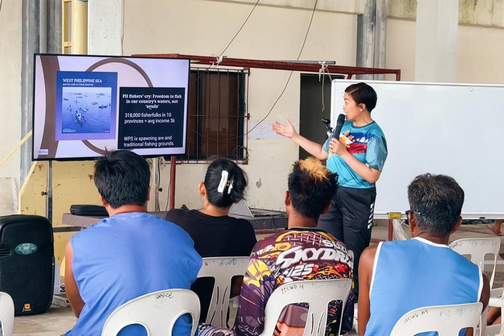 Armed Forces of the Philippines spokesperson Colonel Francel Padilla giving a lecture to Thitu residents about the geopolitical importance of the South China Sea on June 3. PHOTO: THE STRAITS TIMES