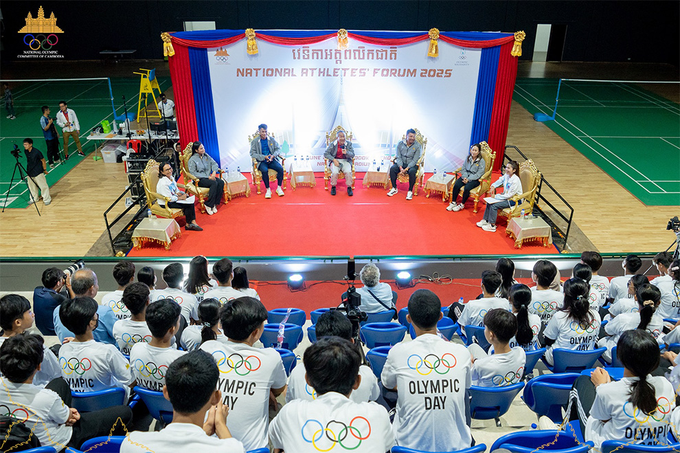 Young people listen to the life experiences of five Cambodian Olympians on Sunday. NOCC