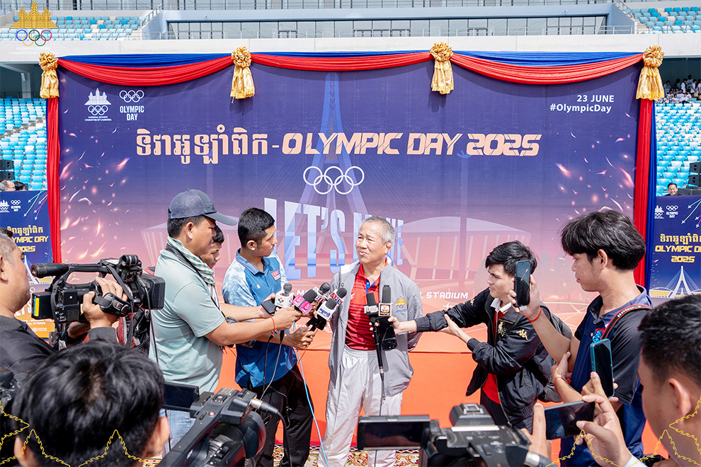 NOCC secretary-general Vath Chamroeun speaks to reporters at the Morodok Techo National Stadium on June 22. NOCC