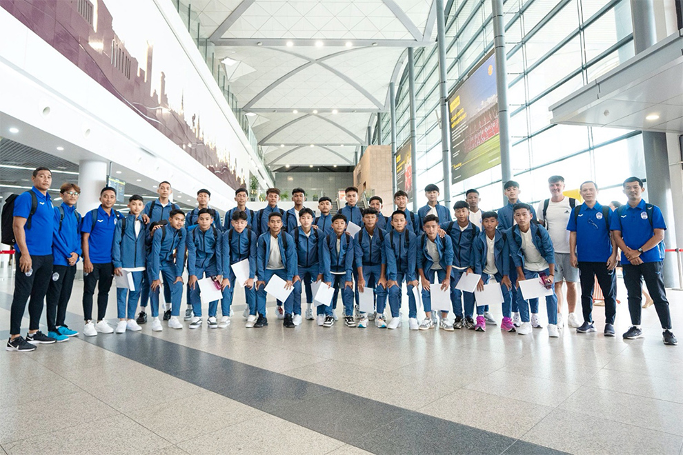Cambodia’s U16 national men’s team as they departed for Singapore. They will face Hong Kong at 4pm this afternoon. FFC