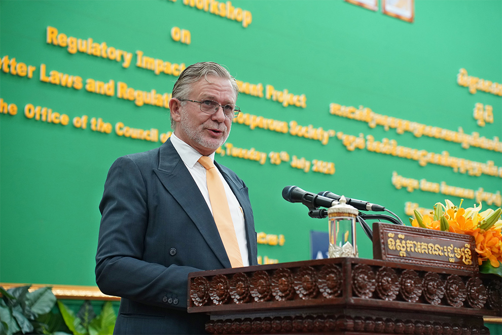 Anthony Robert Gill, country operations head at ADB’s Cambodia Resident Mission, shares his remarks at the workshop. Hong Raksmey